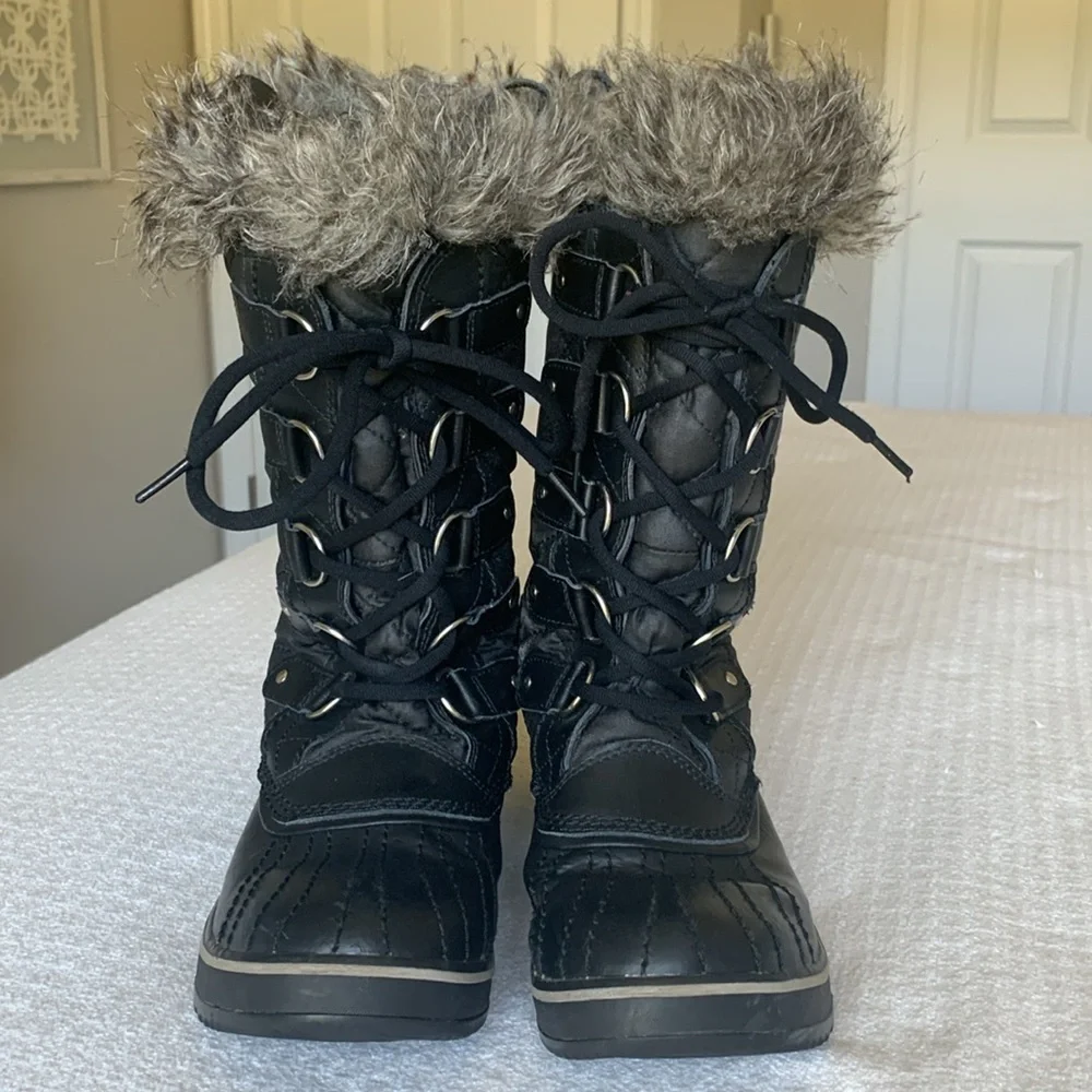 Sorel winter boots Black Fur Trim Waterproof Rubber with Quilted shaft size 8